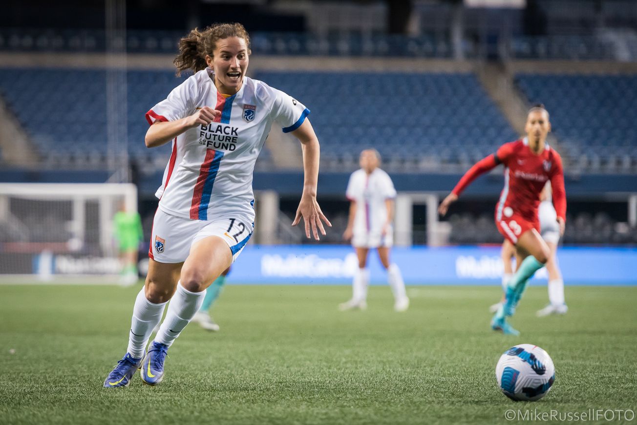 OL Reign's Olivia Athens pursues a loose ball in a match against the Kansas City Current in May 2022.