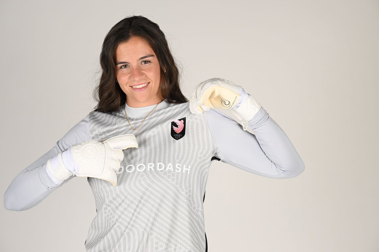 OL Reign sign goalkeeper Maia Pérez for remainder of season