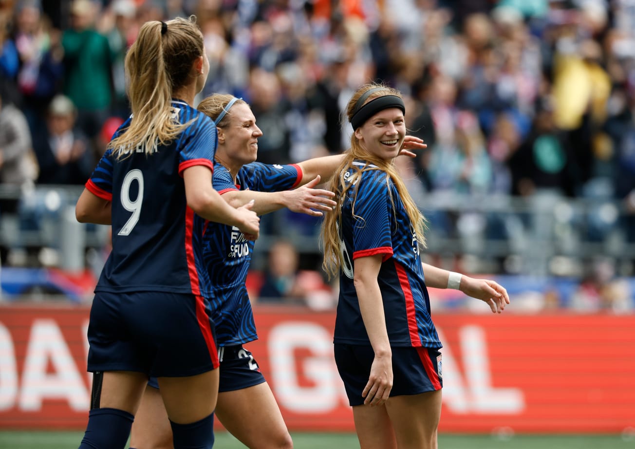 Seattle Reign signs Bethany Balcer through 2025