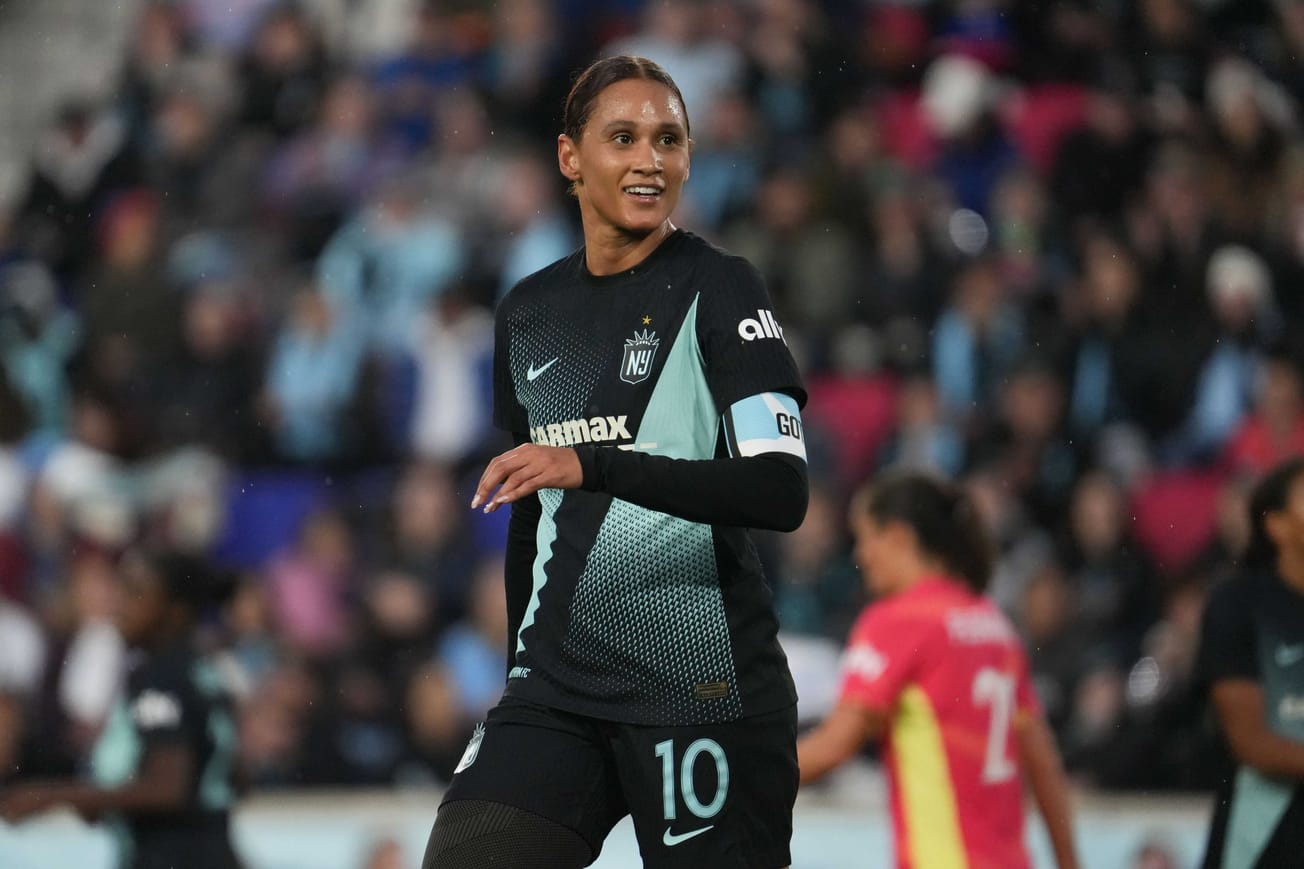 Lynn Williams reacts during the second half of a 2024 NWSL Playoffs quarterfinal match against Portland Thorns FC