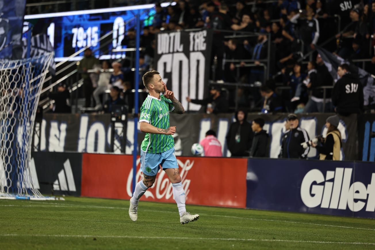 Albert Rusnák celebrates in front of the crowd.