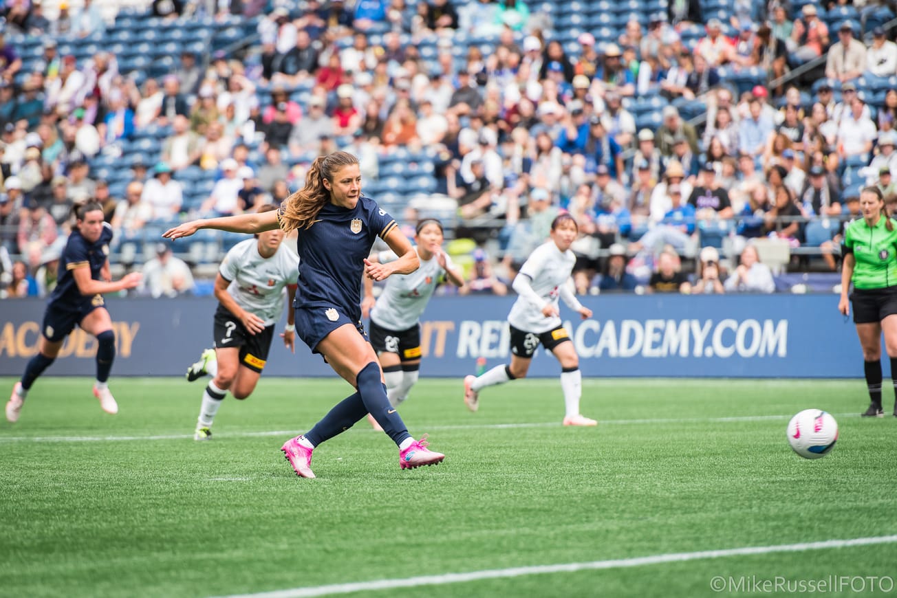 Reign fullback Sofia Huerta takes a penalty shot against Urawa Red Diamonds at Lumen Field in July 2025.