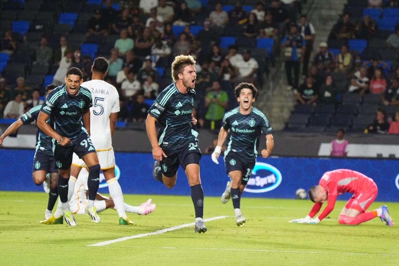 Pedro de la Vega, Osaze De Rosario and Paul Rothrock celebrate a goal as the Galaxy suff
