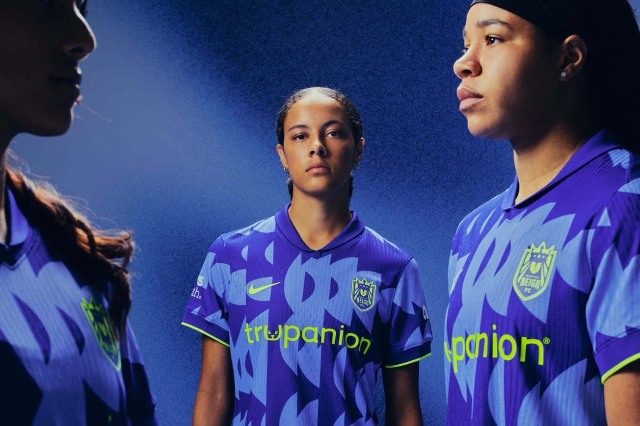Seattle Reign unveils new third kit